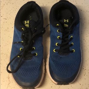 Boys Under Armour Tennis Shoes